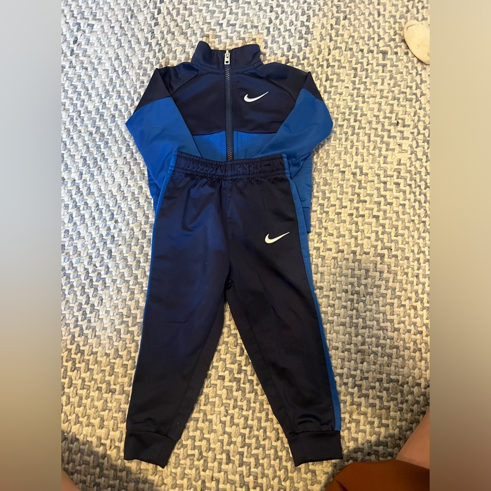 Nike sweat set 18 mo